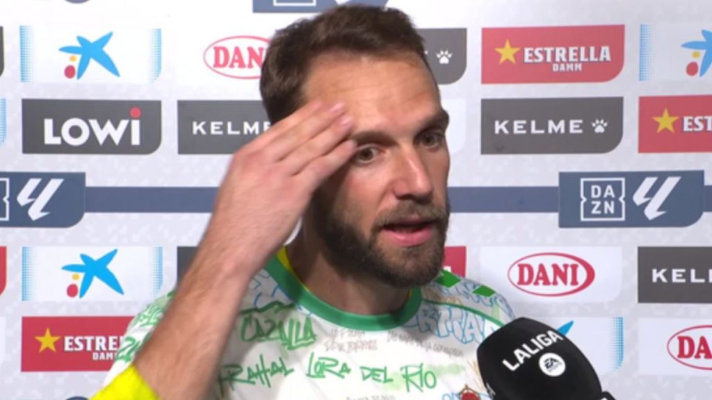 Pau López genera polémica en Cornellà tras su celebración tras un penalti, despertando críticas del Espanyol y debates sobre lealtad y profesionalidad.