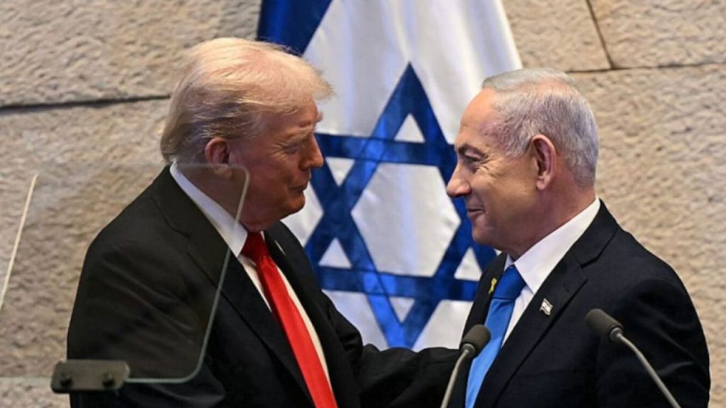 Donald Trump proclamó en la Knéset el “fin de la guerra” y un nuevo amanecer para Oriente Medio con un plan de 20 puntos. Sin embargo, su discurso apenas mencionó a Palestina, dejando dudas sobre su compromiso real con la paz. ¿Cambio histórico o simple propaganda?