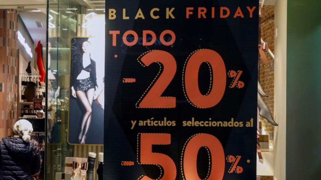 El Tribunal Superior de Justicia de Madrid avala sanciones a siete empresas por falsas rebajas en el Black Friday. Multas de hasta 350 000 € por engañar a consumidores.
