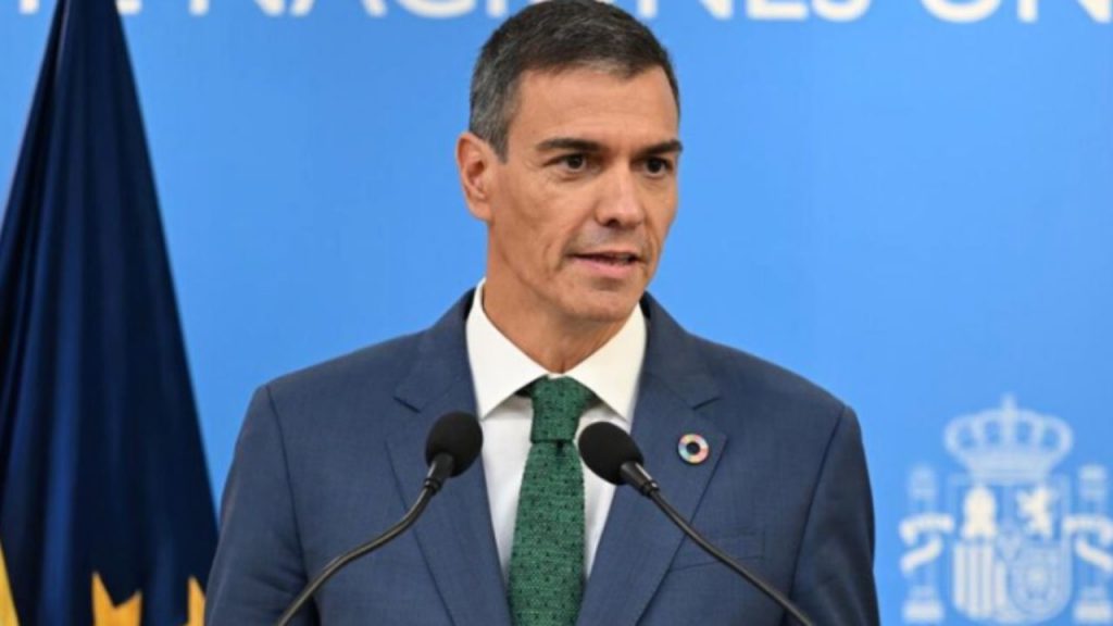 Pedro Sánchez defiende a la flotilla humanitaria hacia Gaza y exige protección para sus miembros, criticando la intervención israelí.