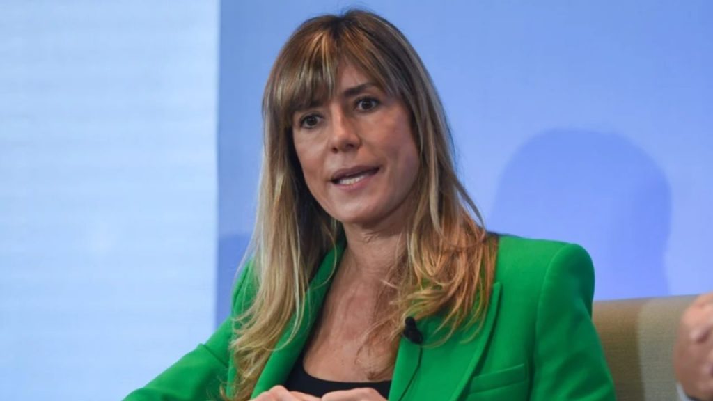 Begoña Gómez enfrenta graves cargos por corrupción y malversación, en un juicio que pone bajo escrutinio la transparencia del Gobierno español.
