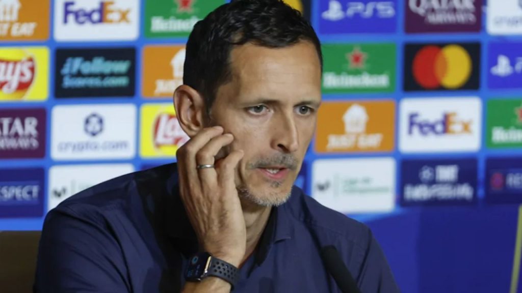 Toppmöller reconoce la superioridad del Atlético tras el 5-2 al Real Madrid, señalando fallos defensivos, falta de presión y lecciones clave para competir en Europa.