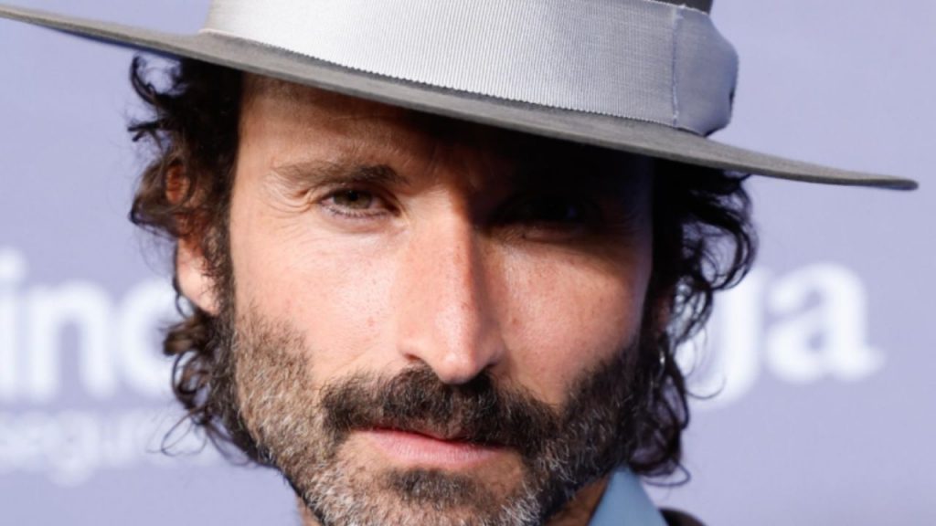 Leiva revela cómo perder un ojo de niño fue clave en su vida y carrera, preparando su fortaleza frente a la fama y la mirada pública.