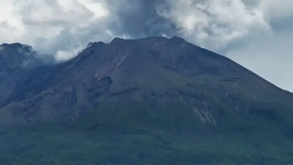 Alerta por la erupción del volcán Sakurajima en Japón