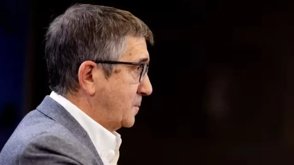 Golpe institucional El PSOE impulsa una ley para apartar jueces