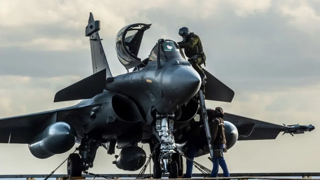 India inaugura base aérea militar cerca de China