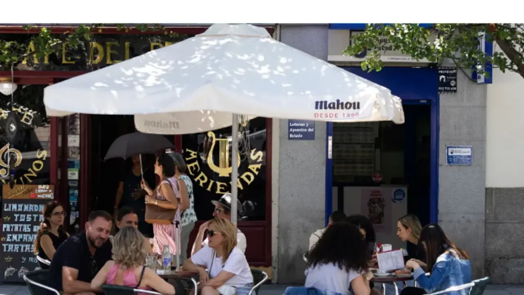 Sanidad quiere prohibir la publicidad de marcas en bares