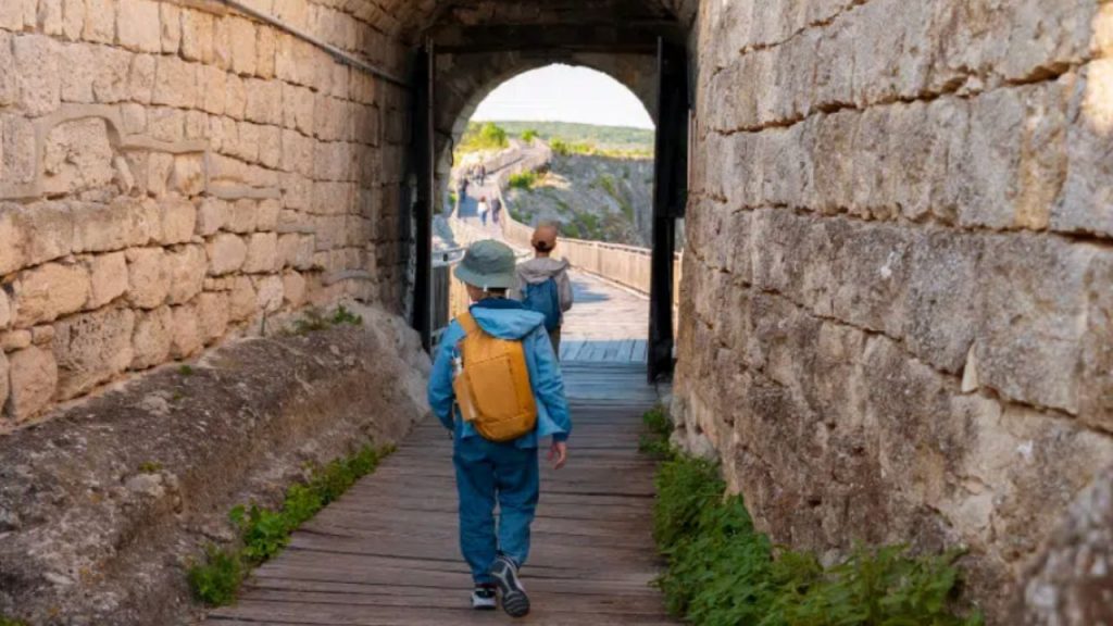 El Camino Portugués de Tui a Santiago combina historia, paisajes y tradición gallega en una ruta perfecta para disfrutar y reconectar con lo esencial.