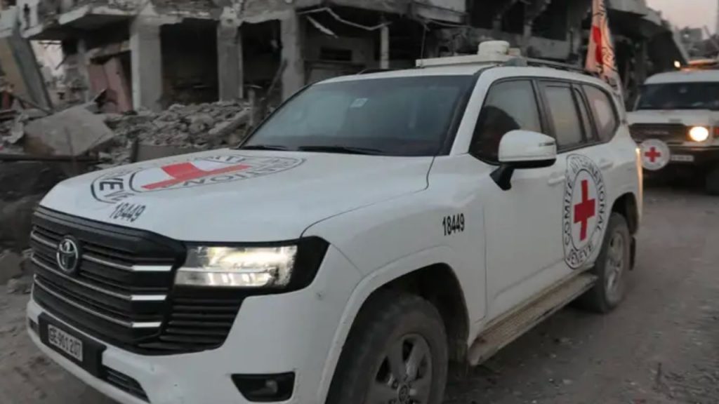 Israel confirma que los cuerpos entregados por Hamás pertenecen a tres rehenes. El hallazgo reaviva la tensión y las dudas sobre el alto el fuego en Gaza.