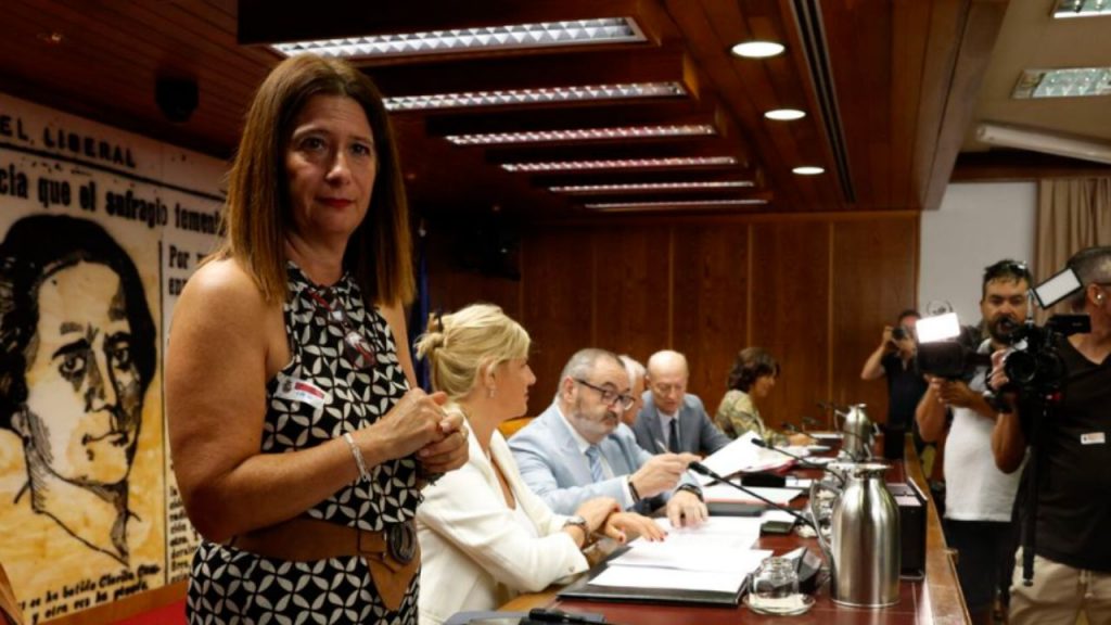 Los fiscales Ignacio Stampa y José Grinda testifican en el caso de Leire Díez, exmilitante del PSOE, sobre posibles intentos de soborno para encubrir irregularidades políticas. La investigación se centra en su relación con el empresario Javier Pérez Dolset y la implicación de figuras cercanas al Gobierno.
