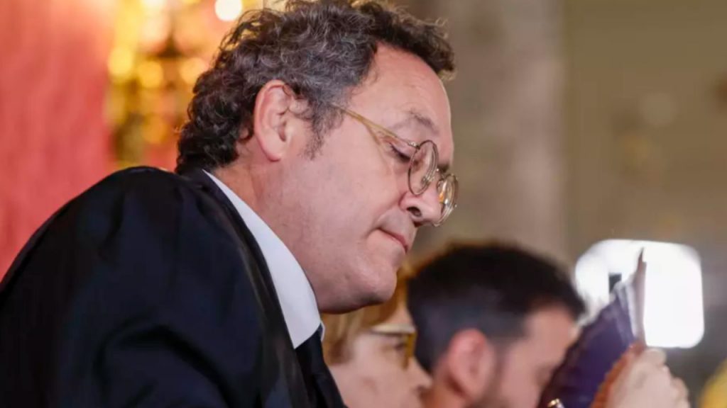 Álvaro García Ortiz reafirma su inocencia ante el Tribunal Supremo por la presunta filtración relacionada con Alberto González Amador, mientras el juicio examina fuentes de información y posibles sanciones que podrían afectar su carrera.