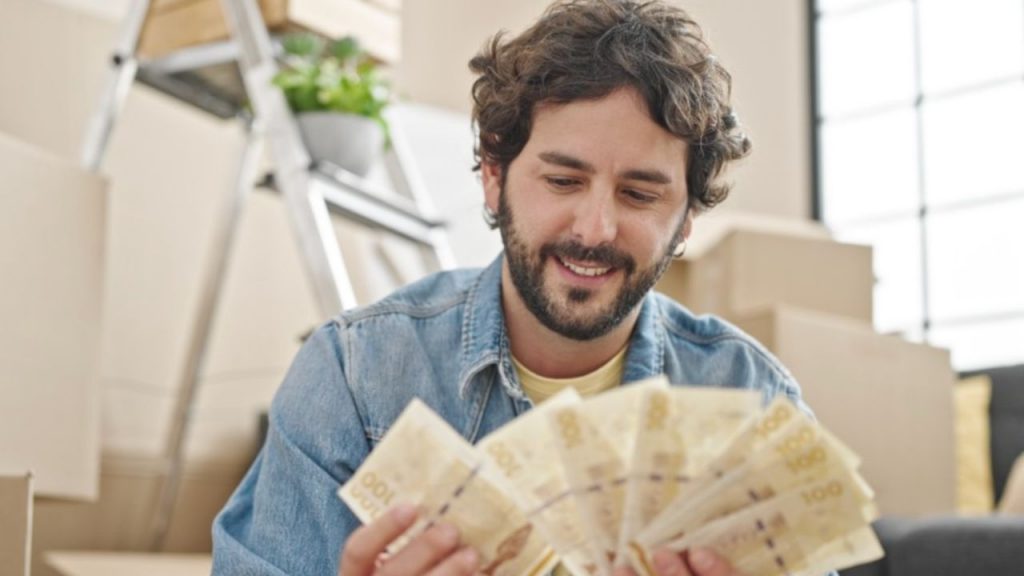 ¿Es seguro guardar efectivo en casa? Desmontamos mitos y aclaramos cuánto recomienda el Banco de España almacenar para emergencias y gastos esenciales.