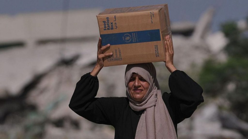 Israel abre el cruce de Zikim para permitir la entrada de ayuda humanitaria a Gaza, aunque organizaciones denuncian que el suministro sigue siendo insuficiente frente a la crisis en el enclave.