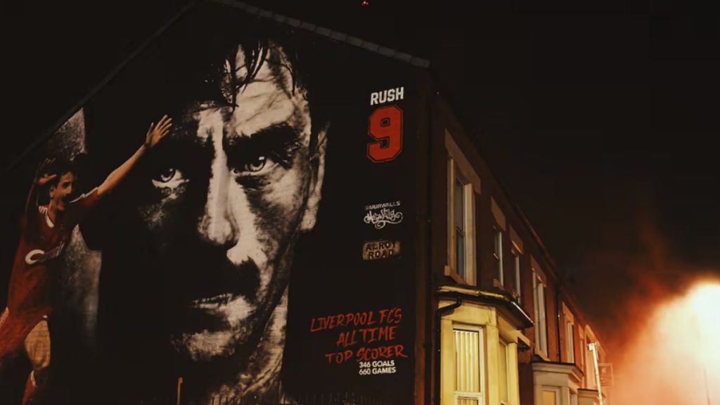 Los murales de Anfield narran la historia del Liverpool entre gloria, identidad local y tensiones políticas que reflejan su evolución y controversia.