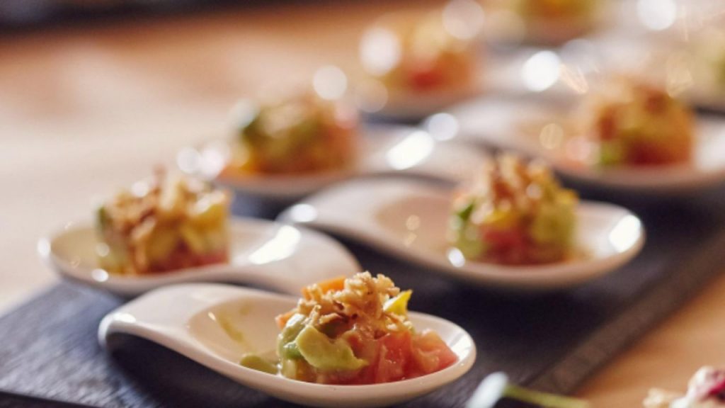 MICE Catering se destaca como el proveedor ideal para eventos corporativos, combinando creatividad, fiabilidad y sostenibilidad para ofrecer experiencias únicas que refuerzan la imagen de marca de las grandes empresas.