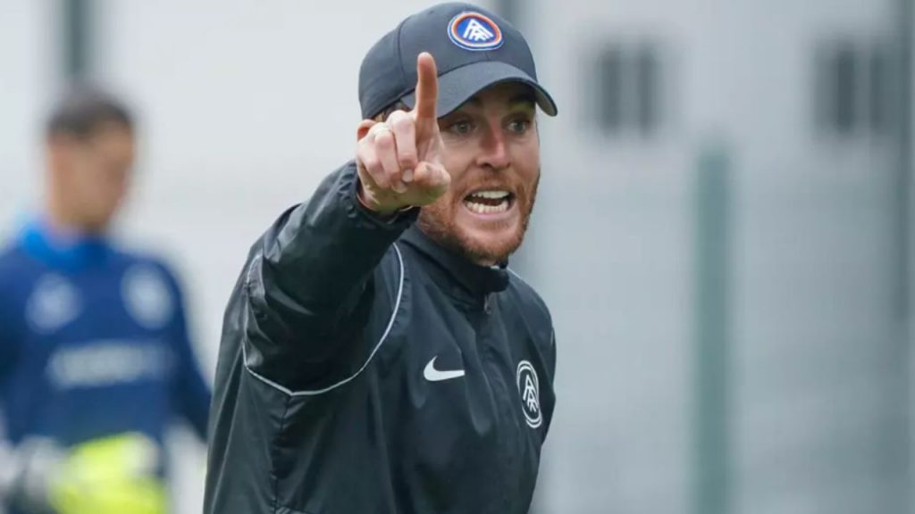 Ibai Gómez busca revertir la mala racha del Andorra en Segunda División tras siete partidos sin ganar, mientras la presión sobre el club aumenta.