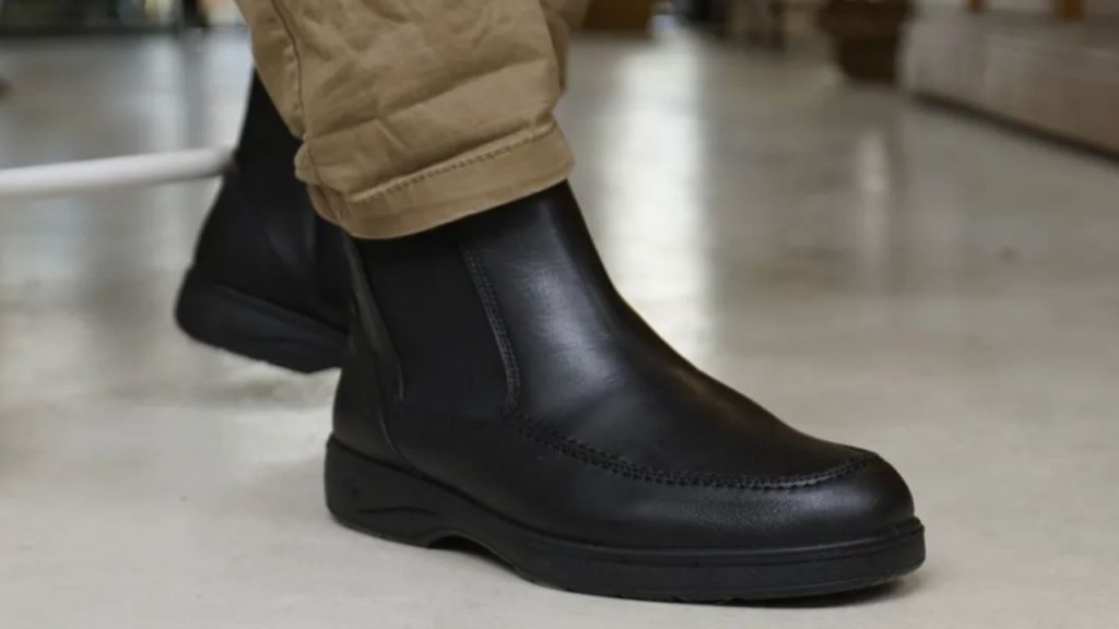 Descubre las mejores botas para hombre que combinan estilo, resistencia y calidad. Diseños duraderos, materiales premium y artesanía española que perduran en el tiempo.