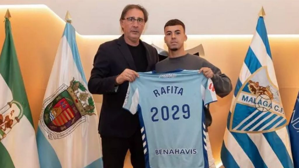 El Málaga CF renueva a Rafita hasta 2029, asegurando el futuro del joven lateral derecho y reforzando su apuesta por la cantera local. Una estrategia clave para consolidar talentos nacionales.