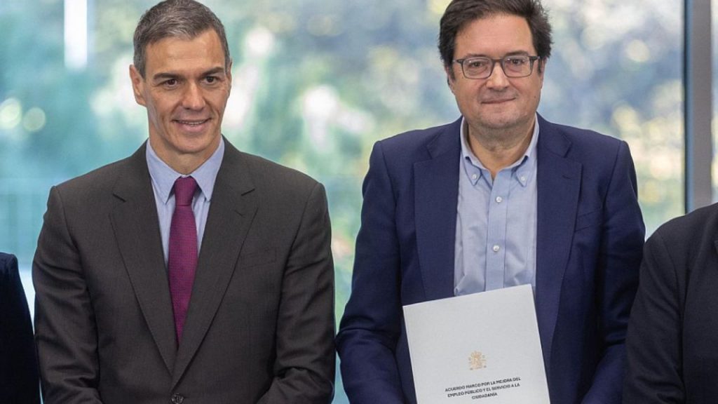 El Gobierno y sindicatos UGT y CSIF acuerdan una subida salarial del 11% hasta 2028 para empleados públicos, generando polémica ante la ausencia de CC.OO. y críticas sobre su alcance real.