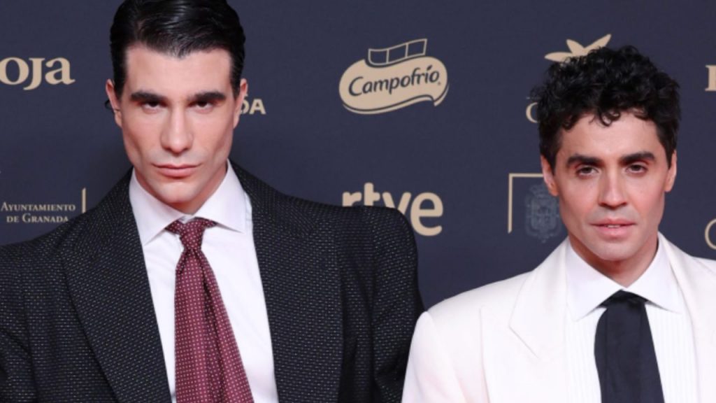 Javier Ambrossi revela los detalles de su ruptura con Javier Calvo tras 13 años juntos. Aclara rumores, mantiene la serenidad y asegura que su vínculo profesional sigue intacto pese al fin de la relación sentimental.