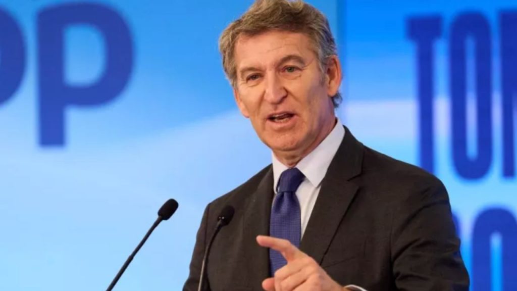 Tras la ruptura de Junts, Alberto Núñez Feijóo exige un cambio de Gobierno, denunciando la pérdida de mayoría parlamentaria, investigaciones por corrupción y la imposibilidad de aprobar nuevos presupuestos, alertando sobre la inestabilidad política y económica en España.