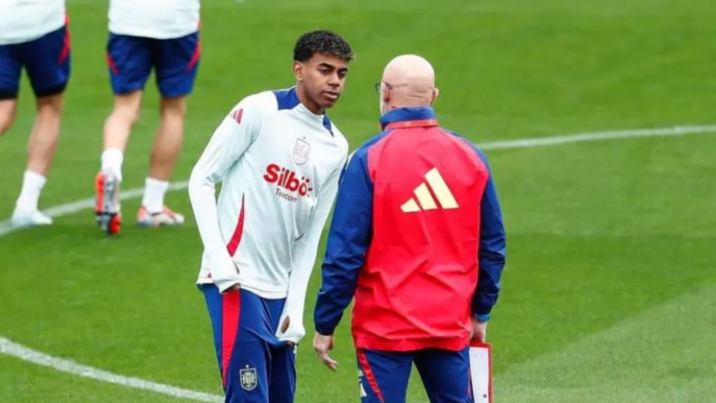 La RFEF critica al Barcelona por no comunicar la lesión de Lamine Yamal, que obligó a desconvocarlo de la selección, generando tensiones sobre la coordinación y cuidado de los jugadores.