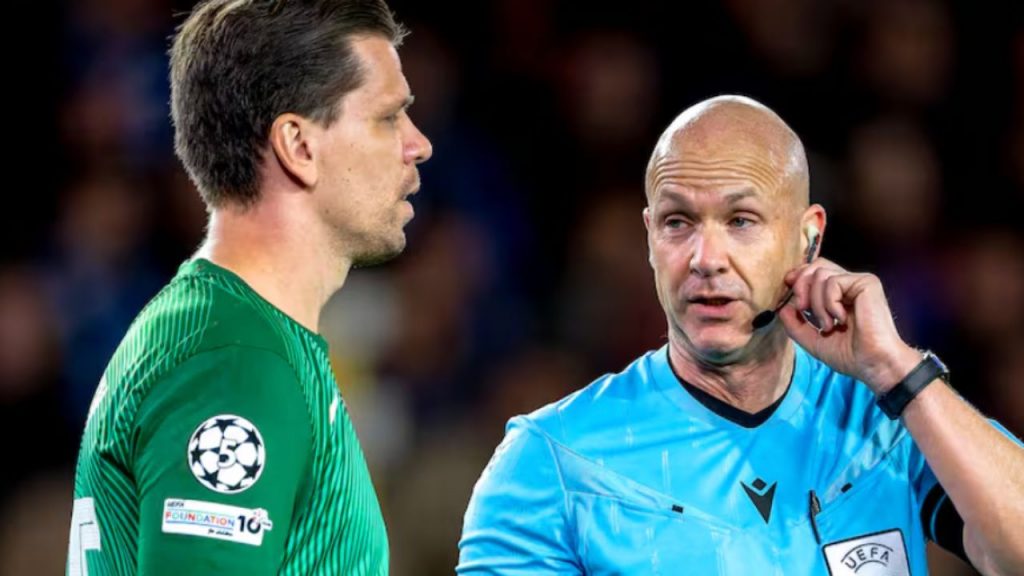 El Brujas protesta por un gol anulado en el descuento que habría significado el 4-3. La decisión arbitral desata polémica y reabre el debate sobre la justicia y consistencia en el arbitraje europeo.