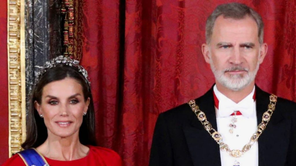 Felipe VI y Letizia reciben al sultán de Omán en Madrid, reanudando lazos diplomáticos tras años de pausa y reforzando la proyección internacional de España.