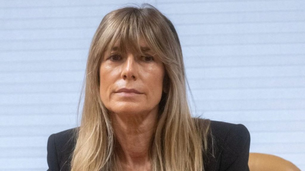 El juez Peinado ordena a la UCO investigar los correos de Begoña Gómez desde Moncloa por posible influencia en contratos públicos y vínculos empresariales.