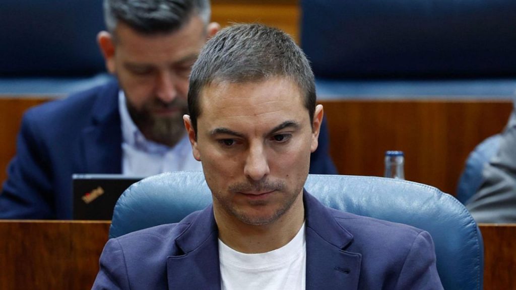 El juicio al fiscal general del Estado, Álvaro García Ortiz, por filtraciones sobre la pareja de Isabel Díaz Ayuso, cuenta con testimonios clave de Juan Lobato y Pilar Sánchez Acera. Las revelaciones sacuden la política española, generando dudas sobre la transparencia entre la Moncloa y la Fiscalía.