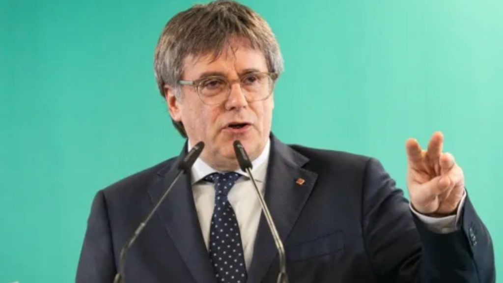 Puigdemont solicita al Constitucional suspender su orden de detención, alegando que la amnistía es plenamente aplicable y necesaria para evitar un daño irreparable.