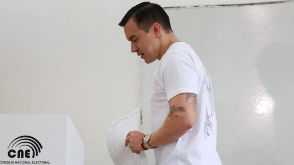 El referéndum en Ecuador deja un rotundo “No” a todas las propuestas de Noboa, debilitando su liderazgo y fortaleciendo a la oposición.