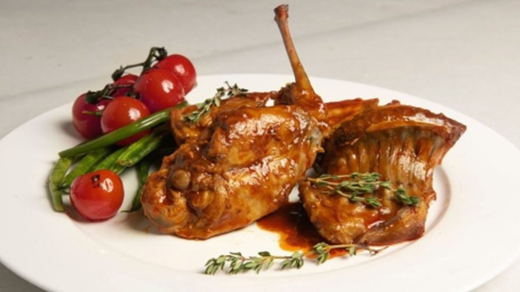 La carne de conejo combina tradición, salud y sostenibilidad. Baja en grasa y rica en nutrientes, impulsa el consumo local y preserva la cocina familiar.