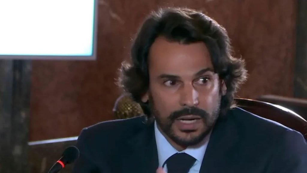 Alberto González Amador, pareja de Isabel Díaz Ayuso, declaró ante el Supremo sentirse “condenado públicamente” tras la filtración de un correo de su defensa. Acusa al fiscal general de vulnerar su intimidad y reaviva el debate sobre el uso político de información judicial.