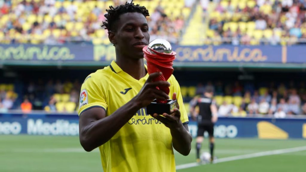 Villarreal se ha consolidado como la fábrica de delanteros más rentable de Europa en el siglo XXI, impulsando talentos como Rossi, Forlán, Gerard Moreno o Nico Jackson. Un modelo exitoso pero polémico que combina formación de élite, ventas millonarias y un debate sobre identidad y competitividad.