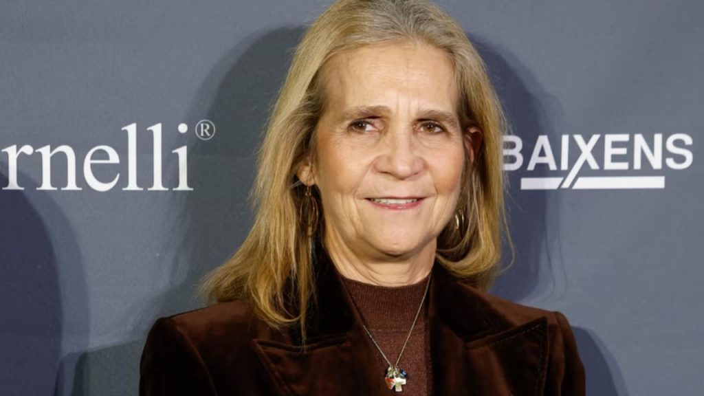 La Infanta Elena revela que aún no ha leído las memorias de su padre, Juan Carlos I, generando expectación sobre el esperado libro y sus posibles revelaciones.