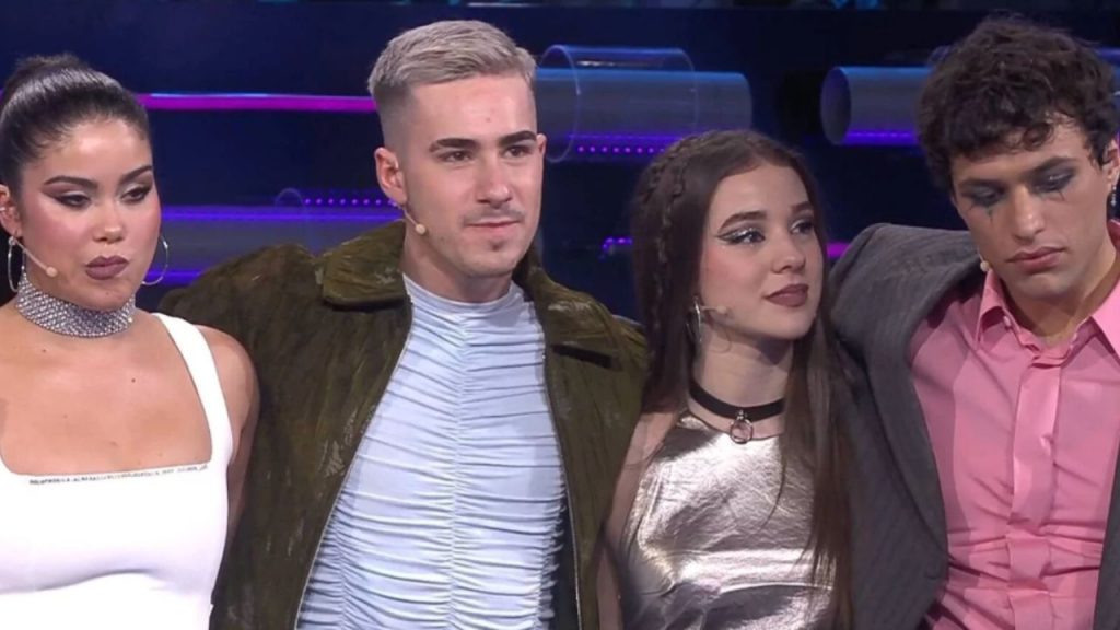 Claudia Arenas se consolida como favorita en OT 2025, pero enfrenta tensas decisiones y críticas que ponen a prueba su papel dentro del concurso.