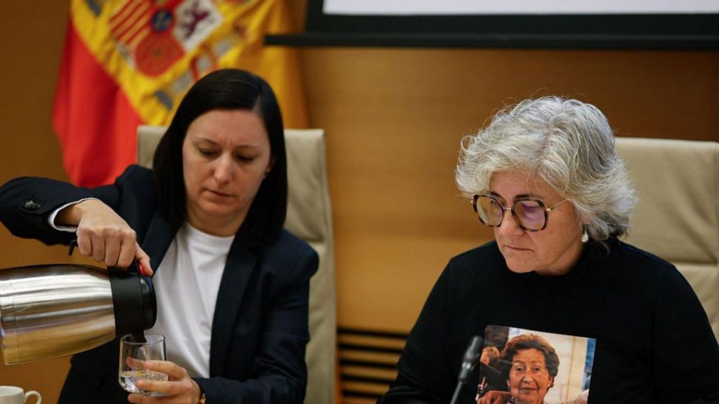 El Congreso investiga la gestión de la DANA que dejó 237 muertos en Valencia. Las víctimas exigen respuestas mientras la comisión analiza la actuación de las autoridades y busca medidas para prevenir futuras tragedias.