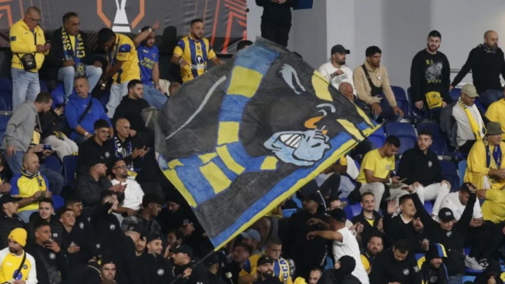 El partido entre Aston Villa y Maccabi Tel Aviv se vio marcado por protestas y una fuerte presencia policial, con la prohibición de entrada para aficionados israelíes y un control total de los ingleses sobre el campo.