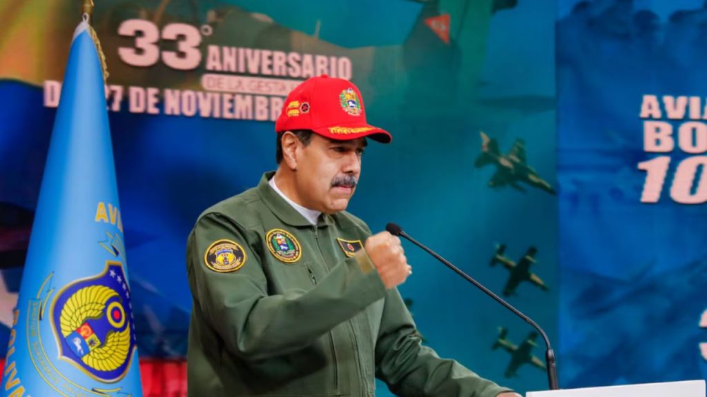Maduro ordena a la Fuerza Aérea venezolana estar en alerta ante el despliegue militar de EE.UU. en el Caribe, elevando la tensión y las acusaciones de agresión.