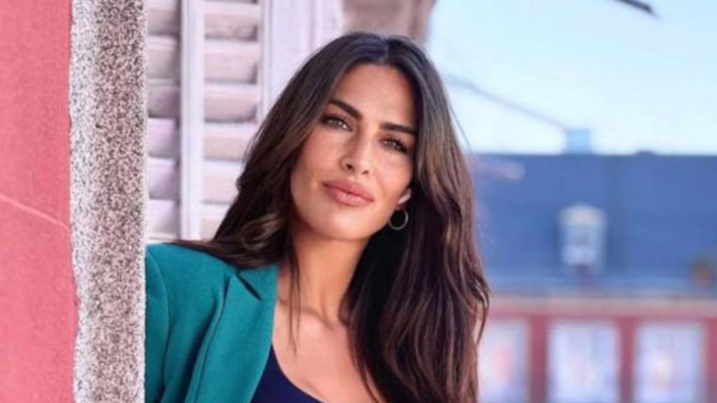 Gemma Camacho enfrenta una fuerte presión mediática tras ser señalada como “cazafamosos”. La reportera pide respeto y desmiente las acusaciones.