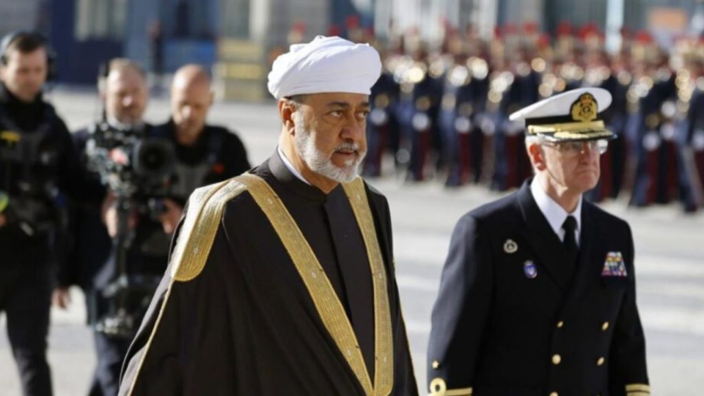 Pedro Sánchez recibe al sultán de Omán en Moncloa para reforzar la cooperación bilateral. La visita impulsa inversiones en energía y turismo y destaca el papel de España en Oriente Medio.