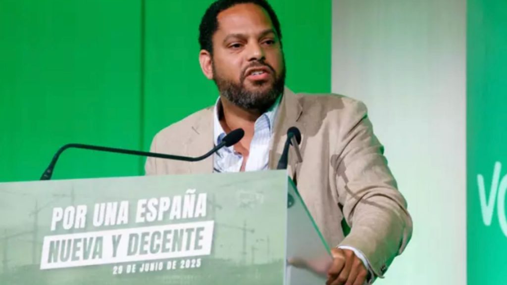 Ignacio Garriga, secretario general de Vox, afirma que el partido prioriza acordar políticas clave en la Generalitat Valenciana sobre el nombre del reemplazo de Carlos Mazón, enfocándose en migración y el Pacto Verde Europeo.