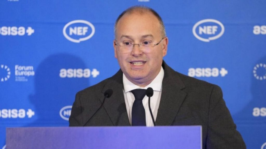 Alberto Núñez Feijóo prepara el anuncio del sucesor de Carlos Mazón en la Generalitat Valenciana. El PP busca un acuerdo de investidura estable y evitar elecciones anticipadas.