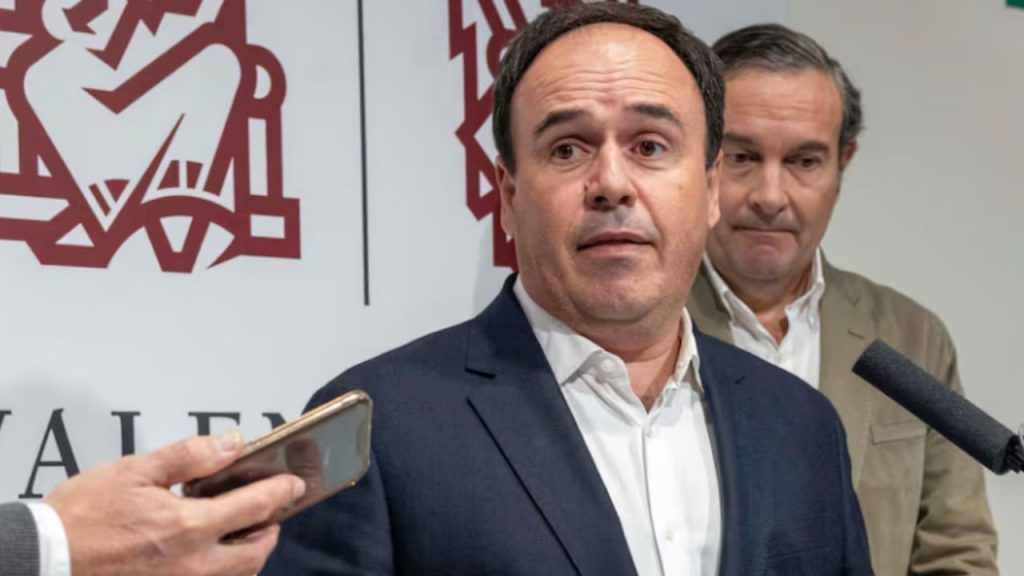 Juanfran Pérez Llorca afronta su investidura como presidente el 27 de noviembre, pendiente aún de un pacto clave con Vox para garantizar la gobernabilidad en la Generalitat Valenciana.