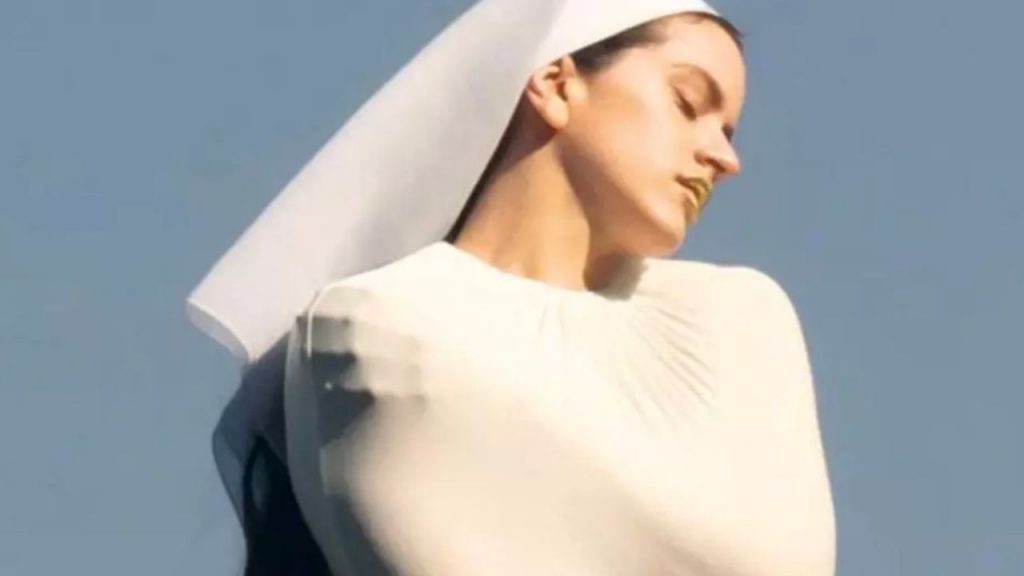 Rosalía estrena "Lux", un álbum introspectivo y espiritual que combina música clásica, flamenco y electrónica, explorando la fe, la teología y su evolución artística tras "Motomami".