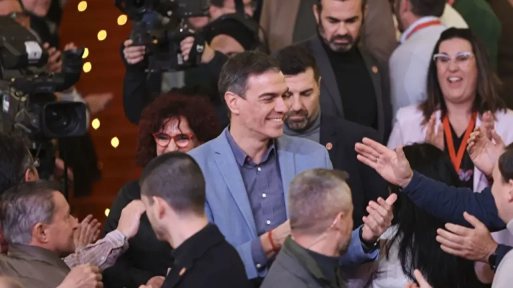 Al sanchismo se le empieza a ver el cartón