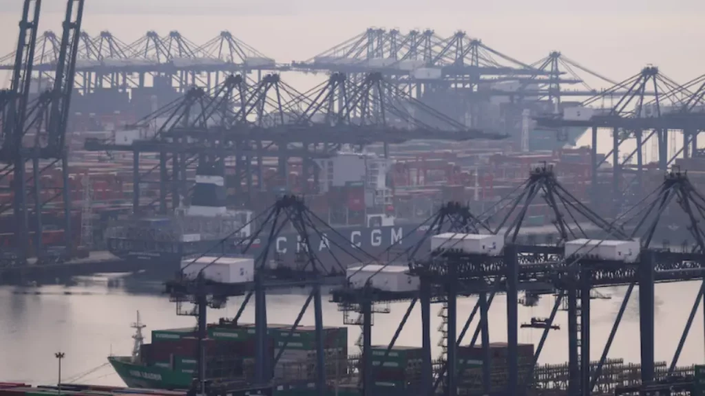 China supera expectativas con sus exportaciones en noviembre