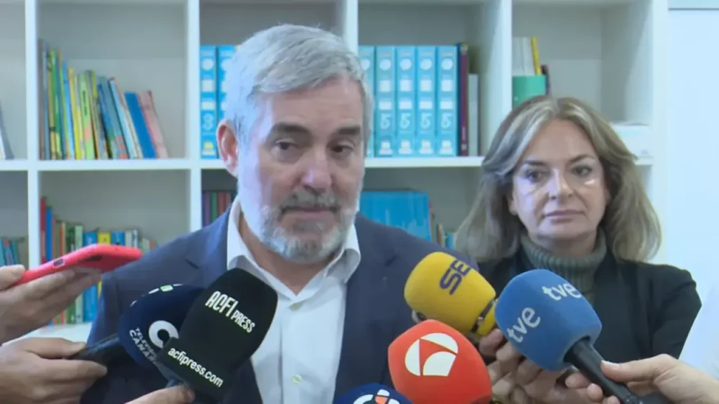 El Gobierno aprueba 100 millones de euros para atender a menores migrantes