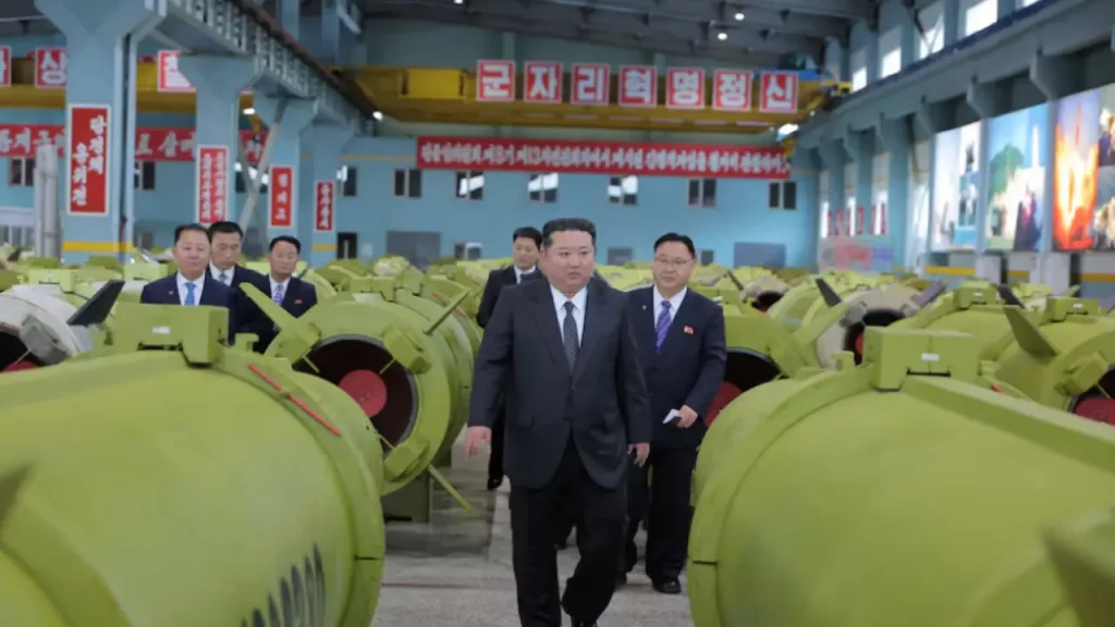 Kim Jong Un anuncia que Corea del Norte seguirá desarrollando misiles 